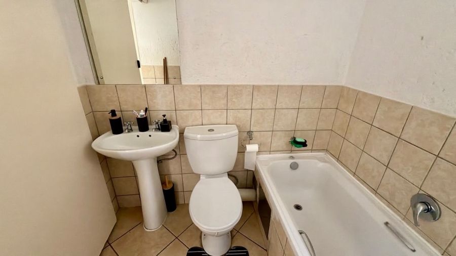 2 Bedroom Property for Sale in Waterval East North West